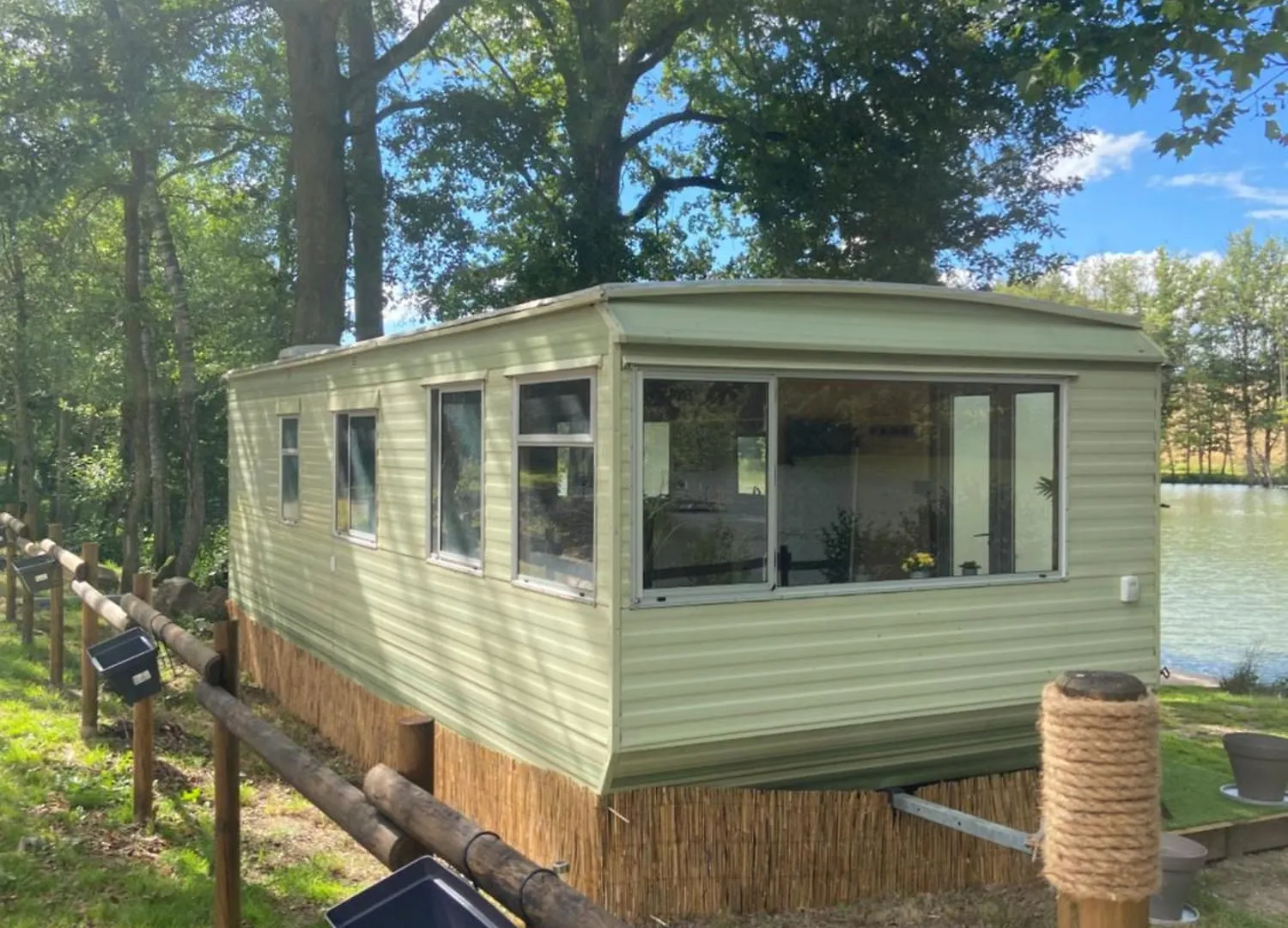 Campsite Les Pichies La Taniere Du Pecheur Hotel Saint-Leger-sur-Vouzance